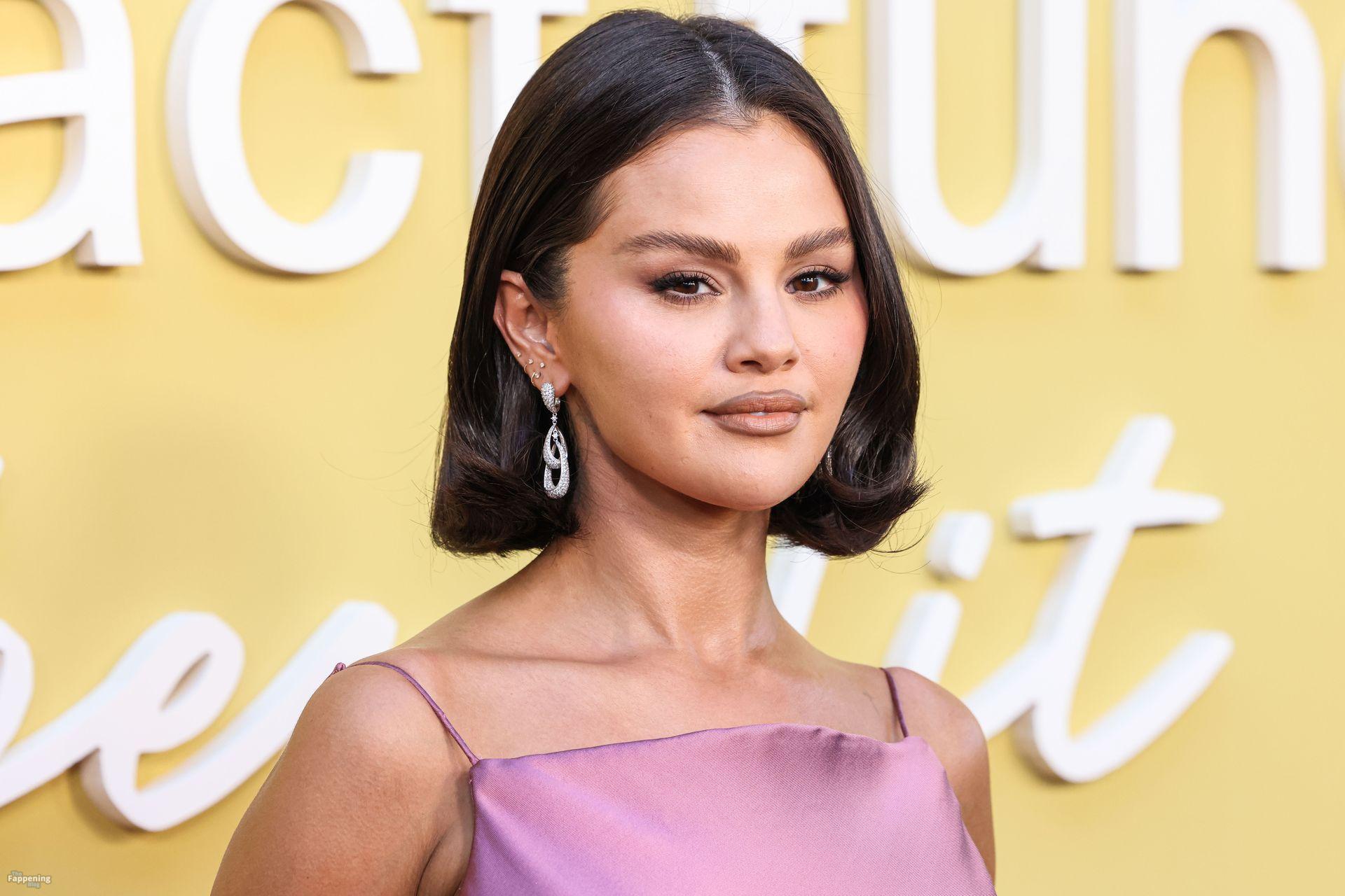 selena-gomez-38-the-fappening-pics_