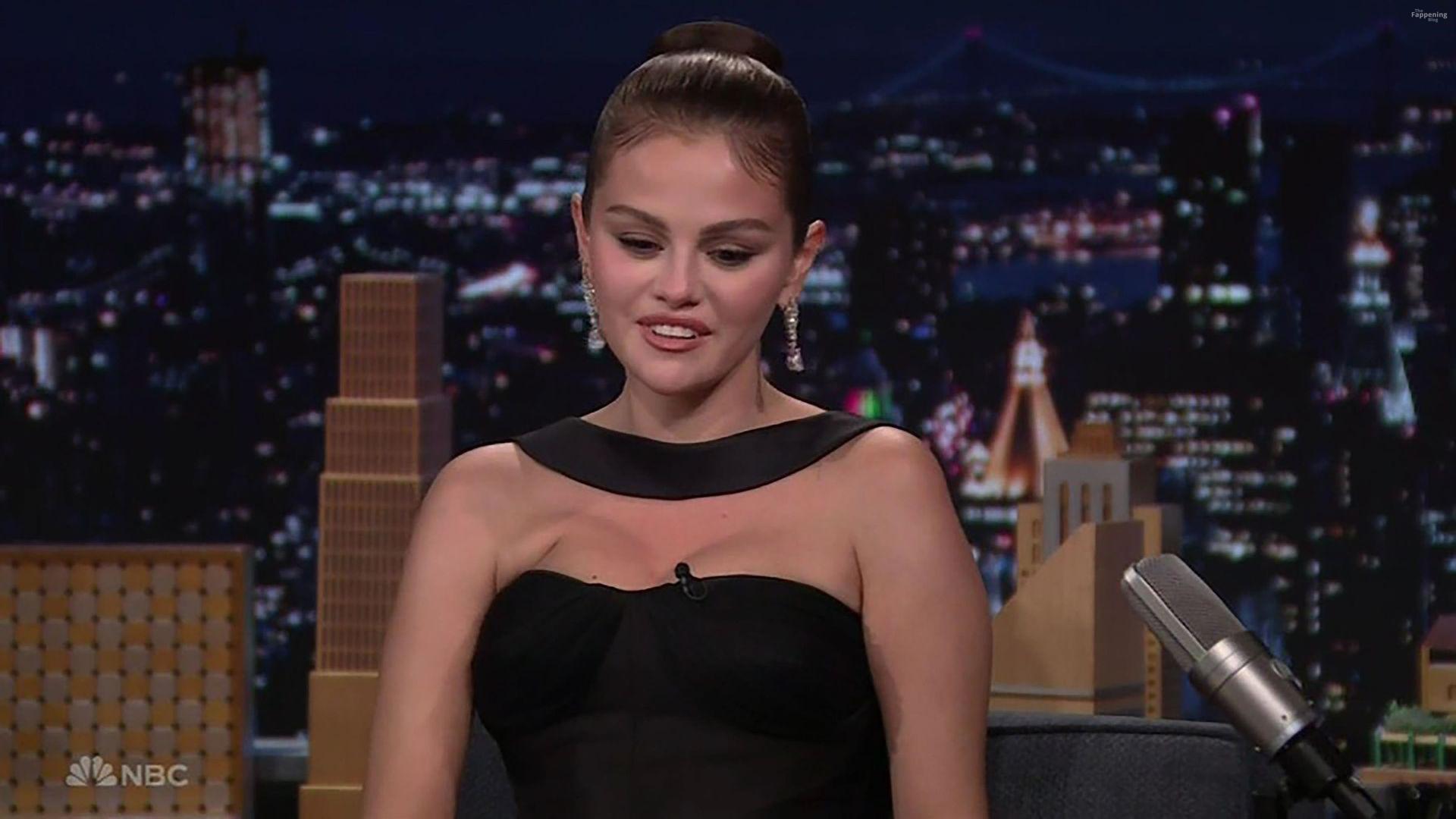 selena-gomez-4-the-fappening-pics_-5