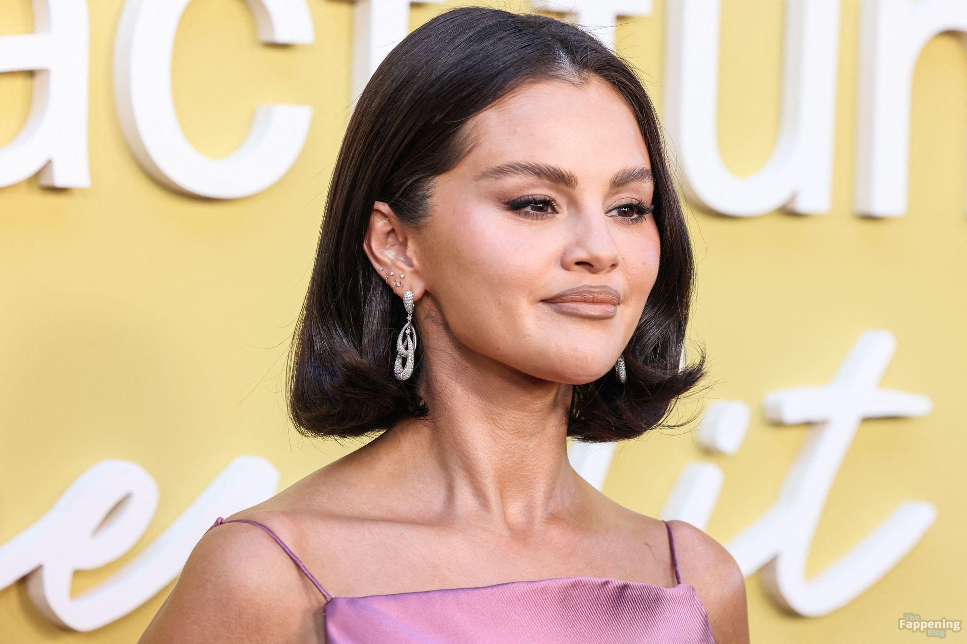 selena-gomez-44-the-fappening-pics_