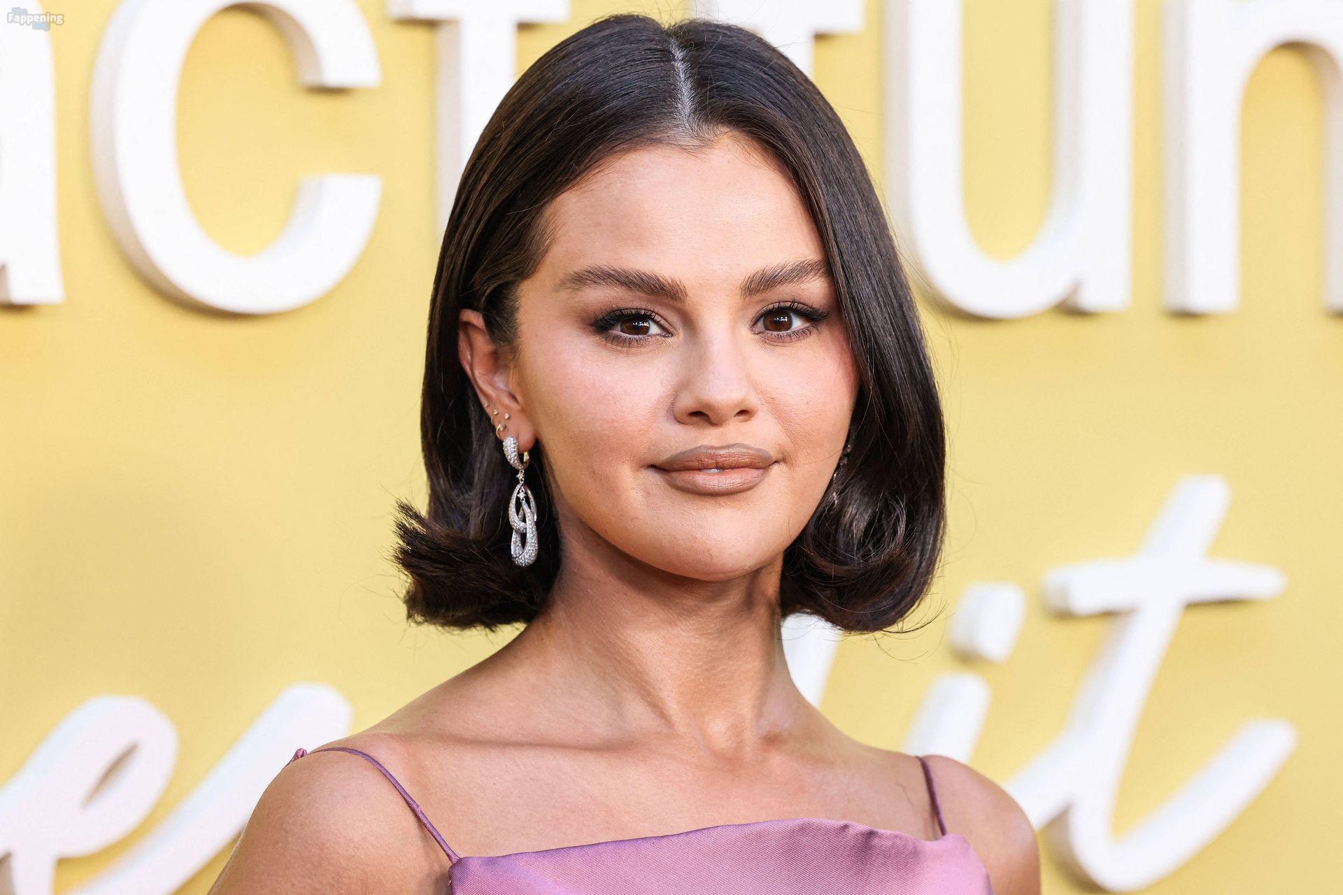 selena-gomez-46-the-fappening-pics_