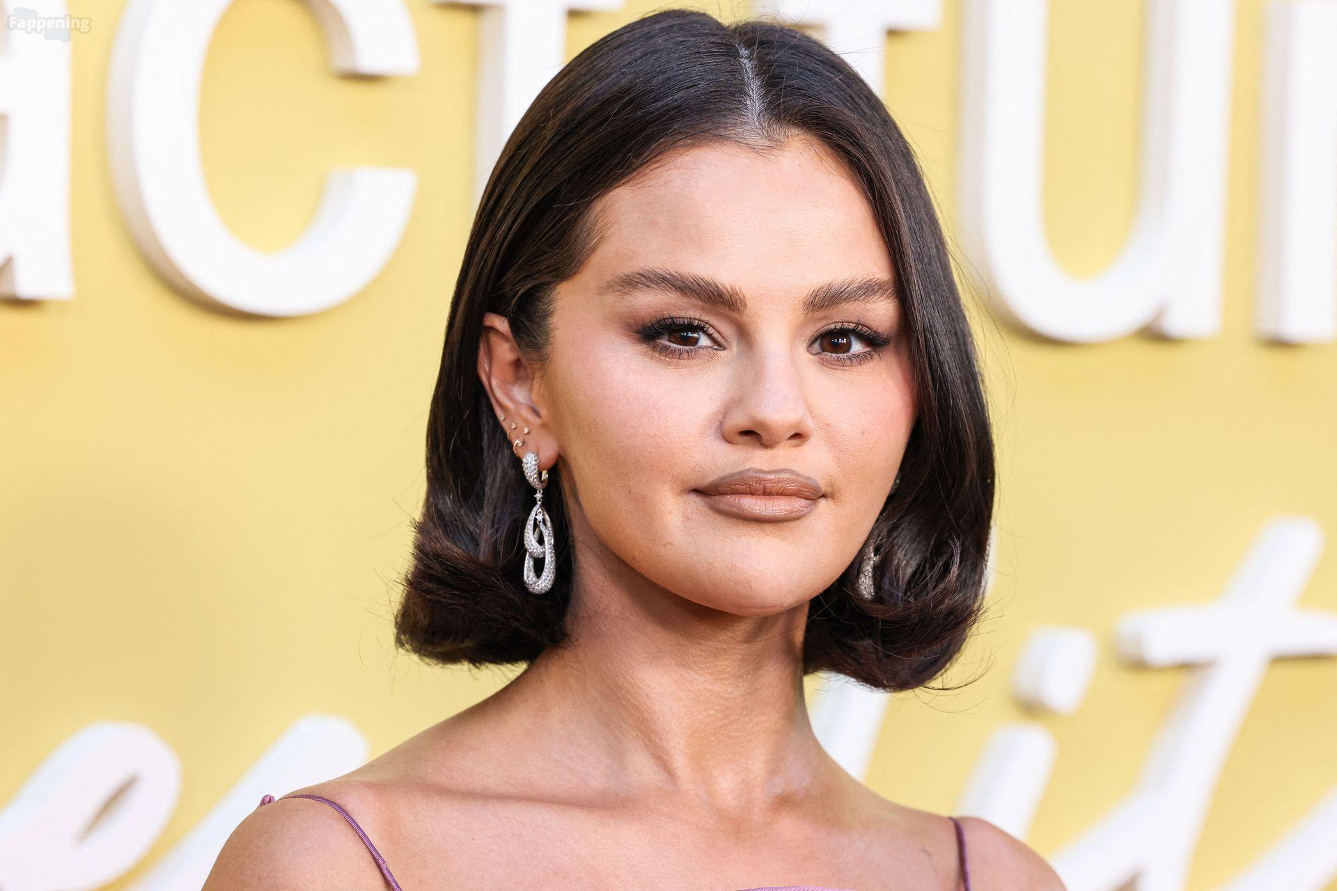 selena-gomez-48-the-fappening-pics_