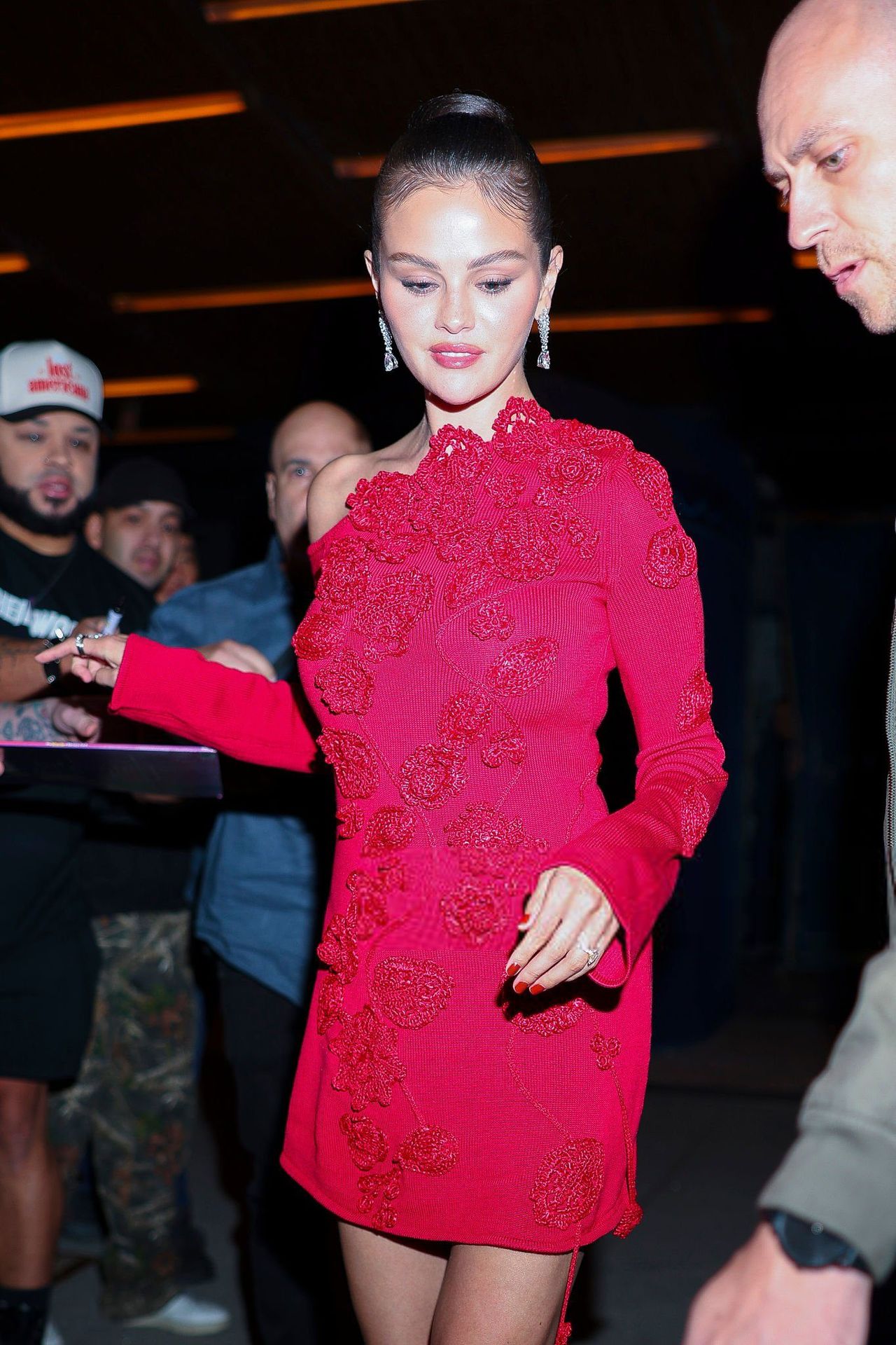 selena-gomez-red-mini-dress-hudson-yards-026-the-fappening-pics_-1