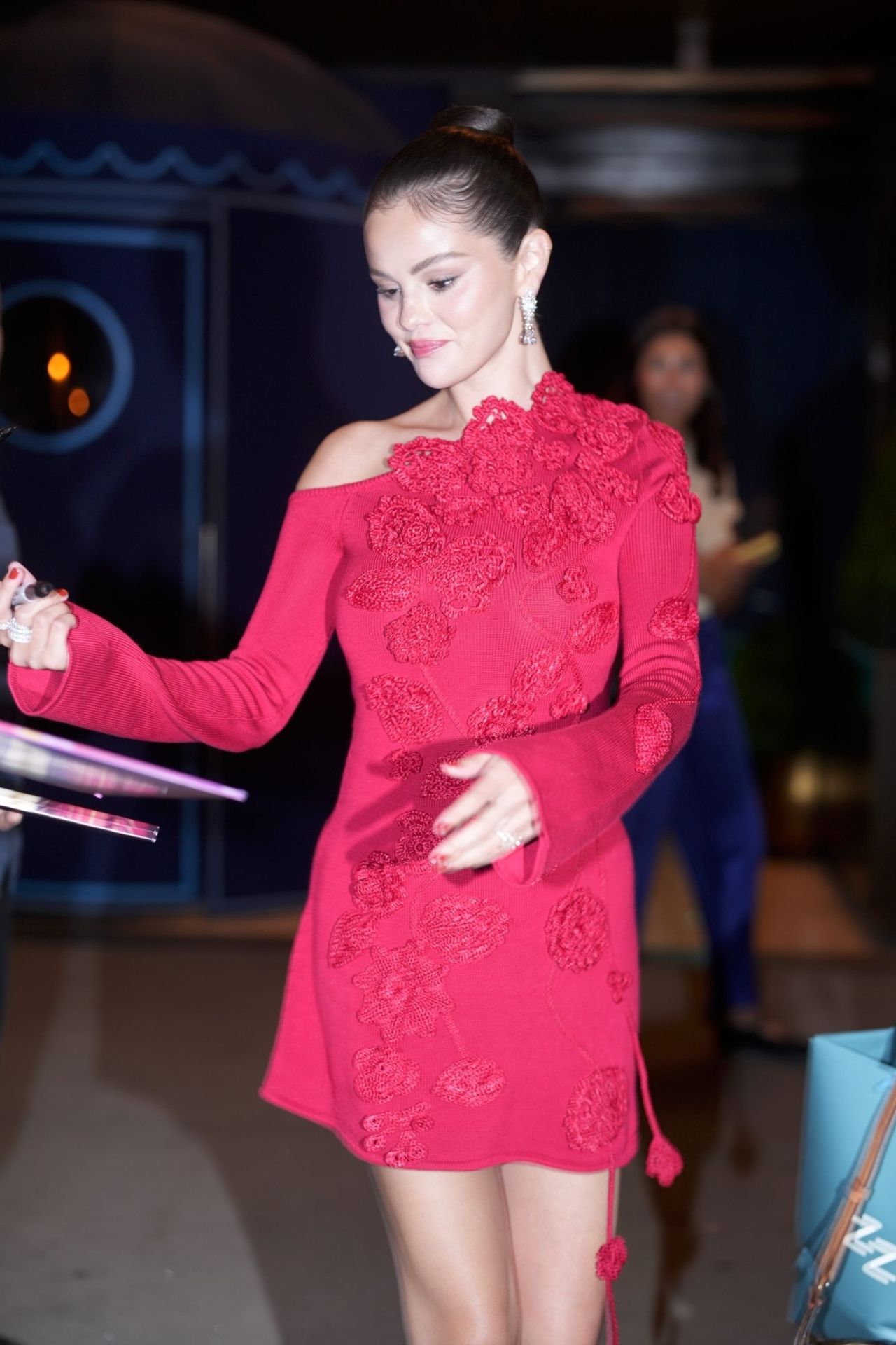 selena-gomez-red-mini-dress-hudson-yards-the-fappening-pics_-1