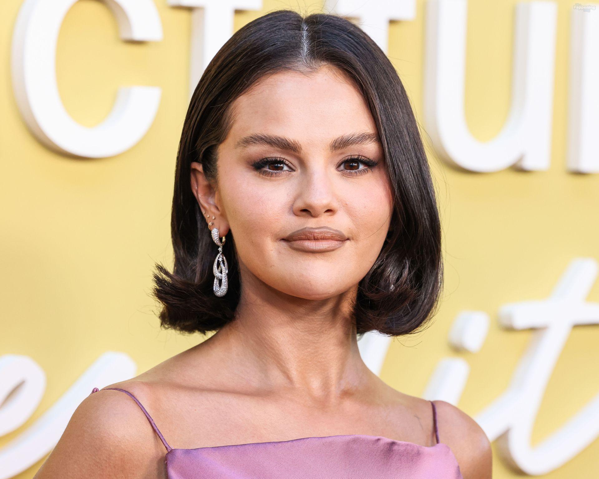 selena-gomez-sexy-48-the-fappening-pics_