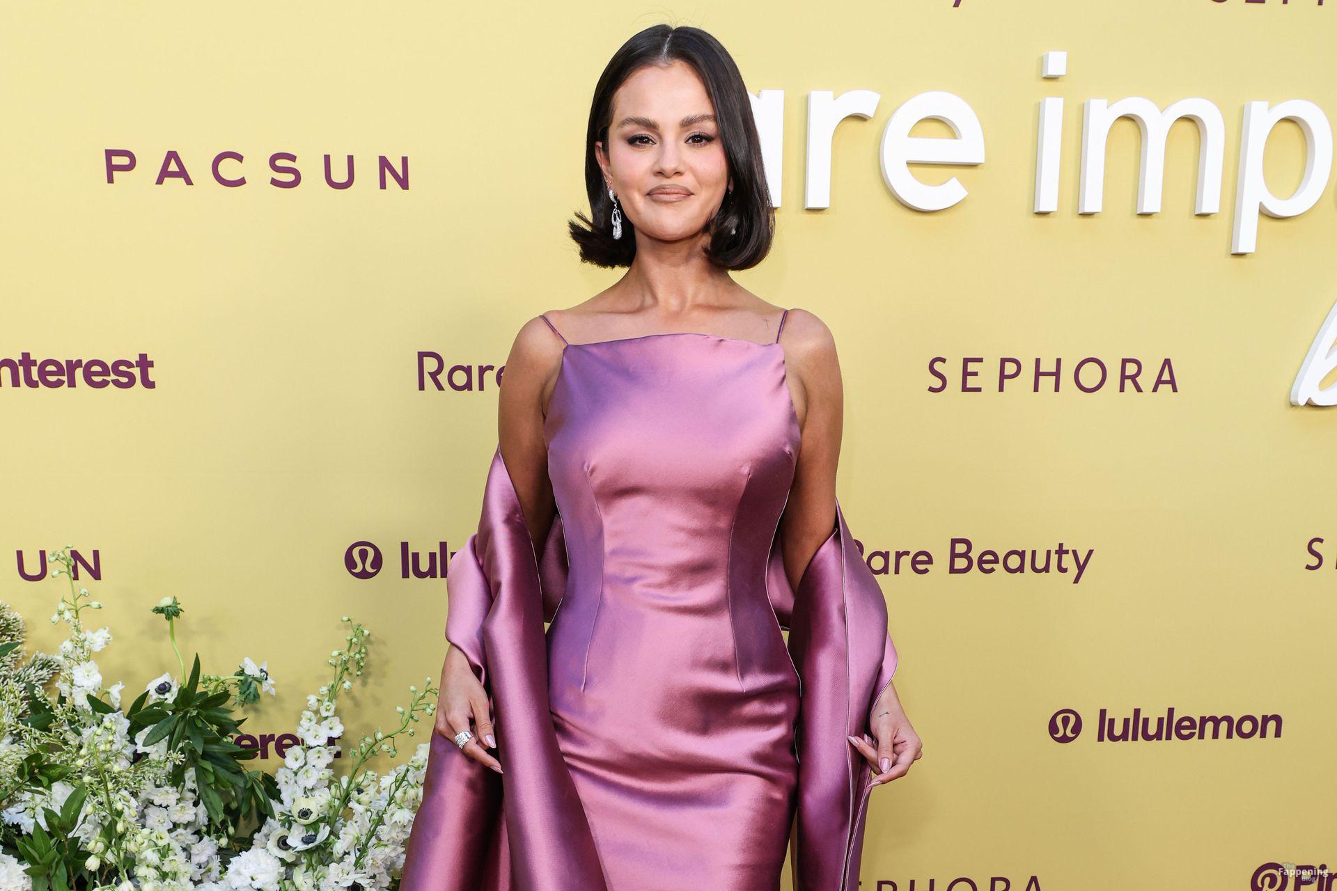 selena-gomez-sexy-52-the-fappening-pics_