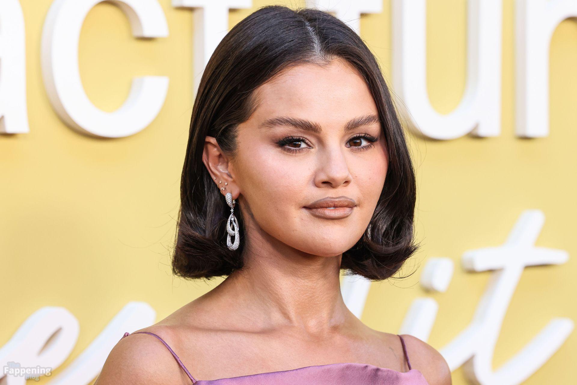 selena-gomez-sexy-63-the-fappening-pics_