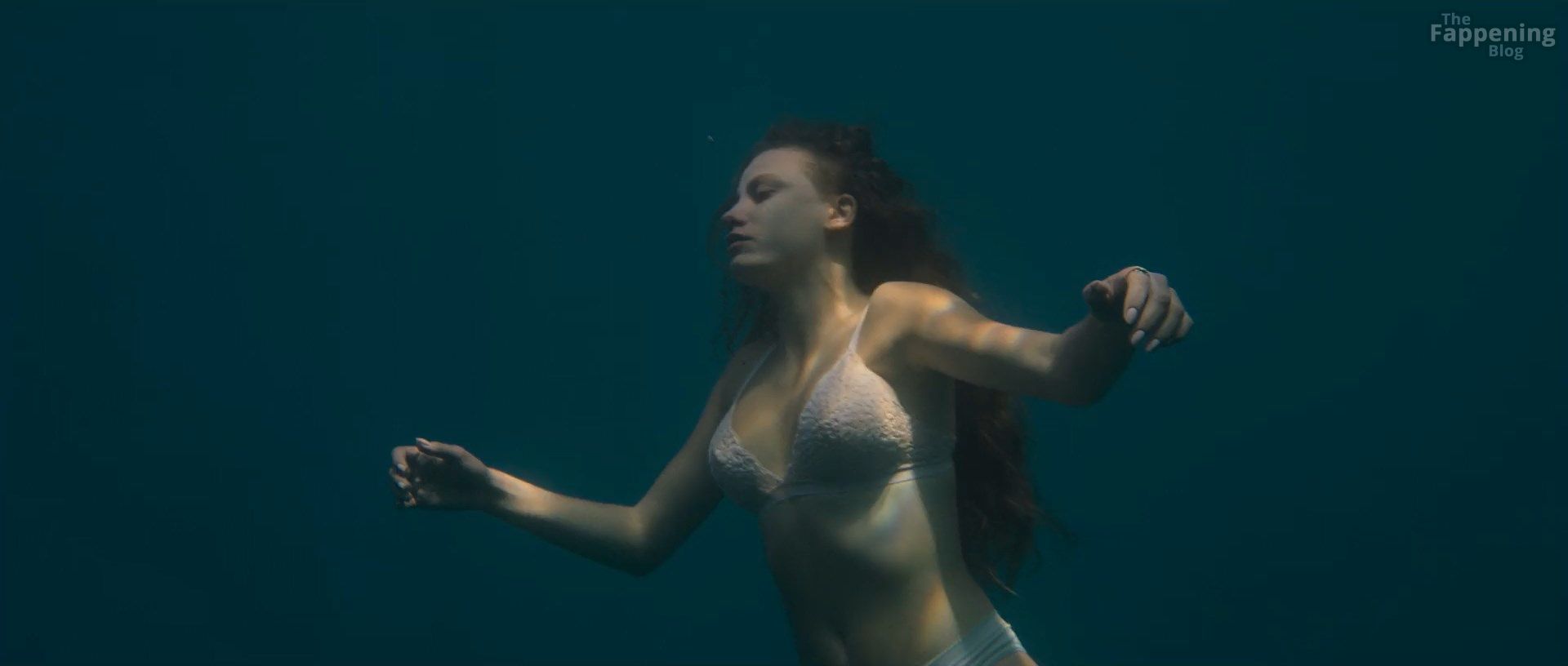 serenay-sarikaya-nude-sexy-14-the-fappening-pics