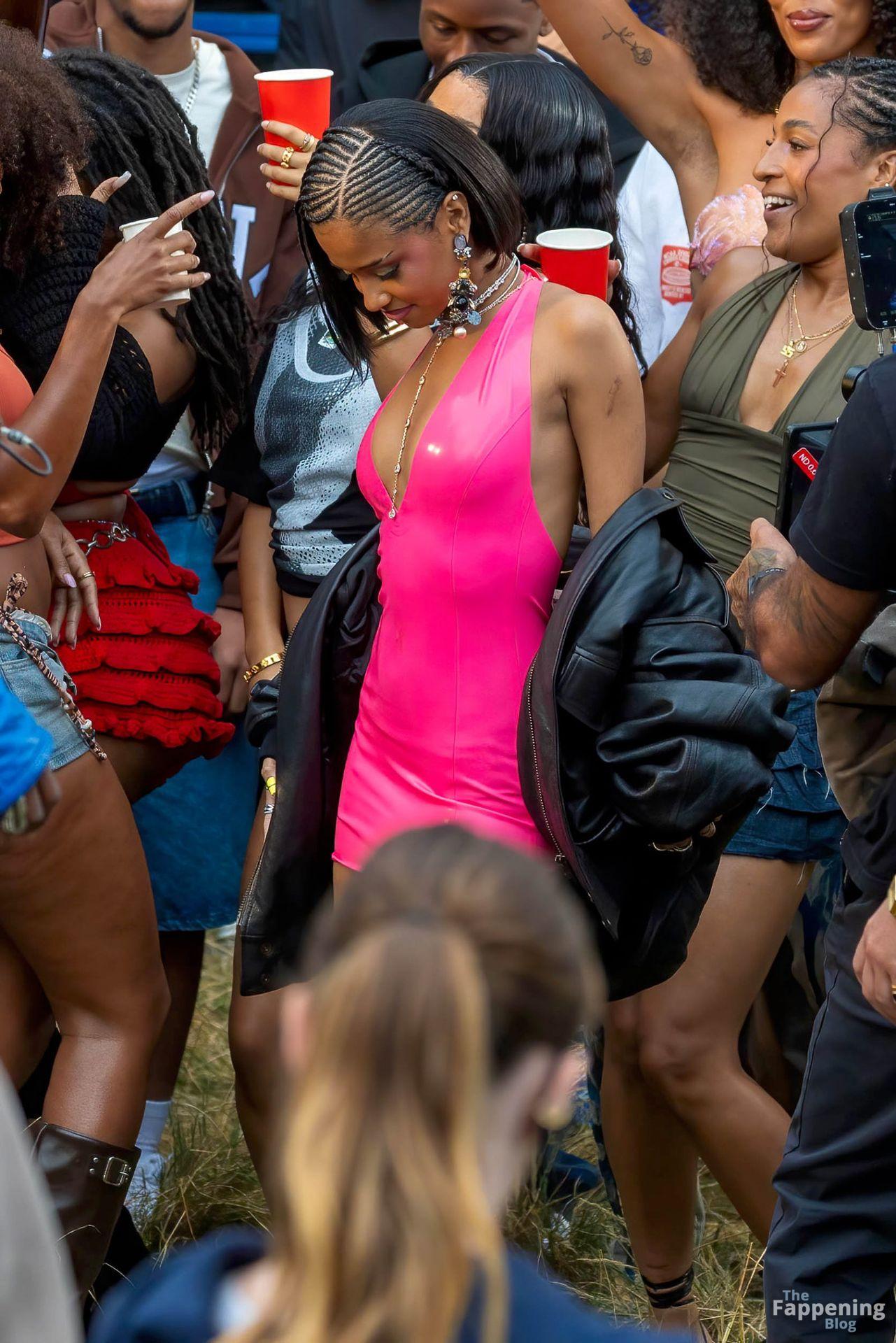 tyla-sexy-body-hot-pink-latex-mini-011-the-fappening-pics_