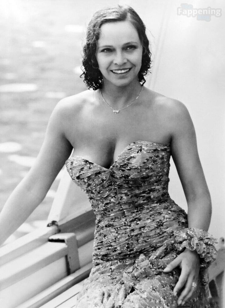 1008112248966_01_laura-antonelli2-the-fappening-pics_