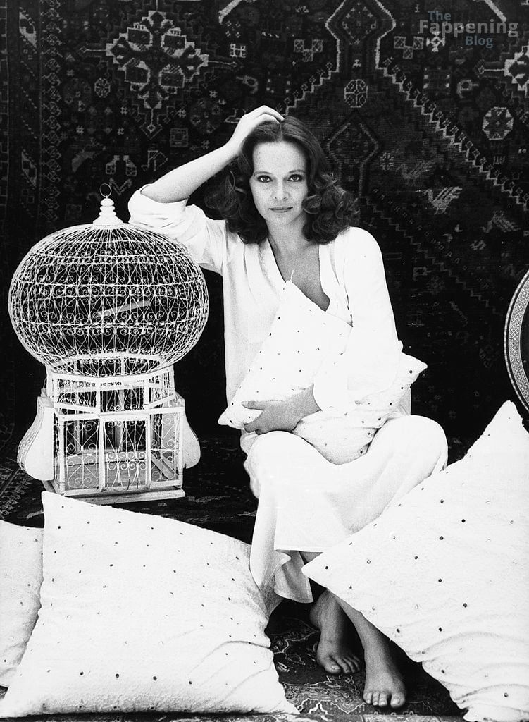 1008112248966_13_laura-antonelli3-the-fappening-pics_