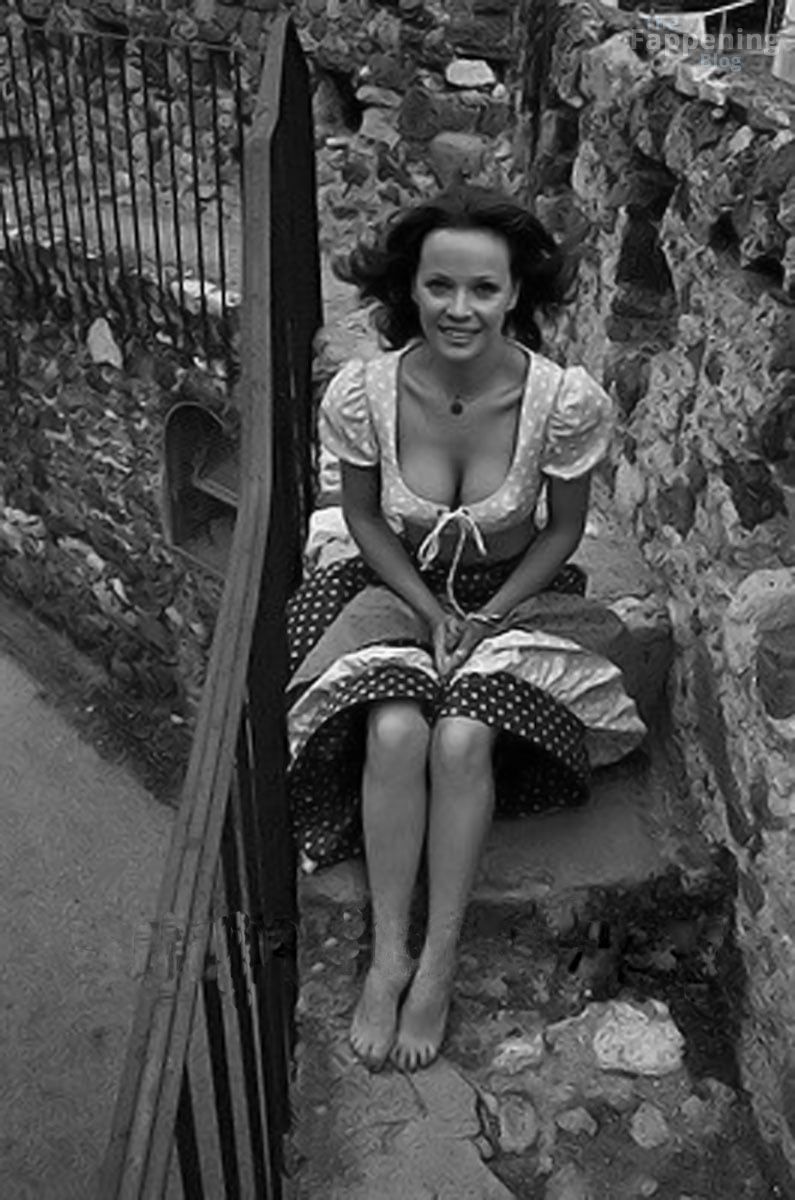 1008112248966_15_laura-antonelli5-the-fappening-pics_