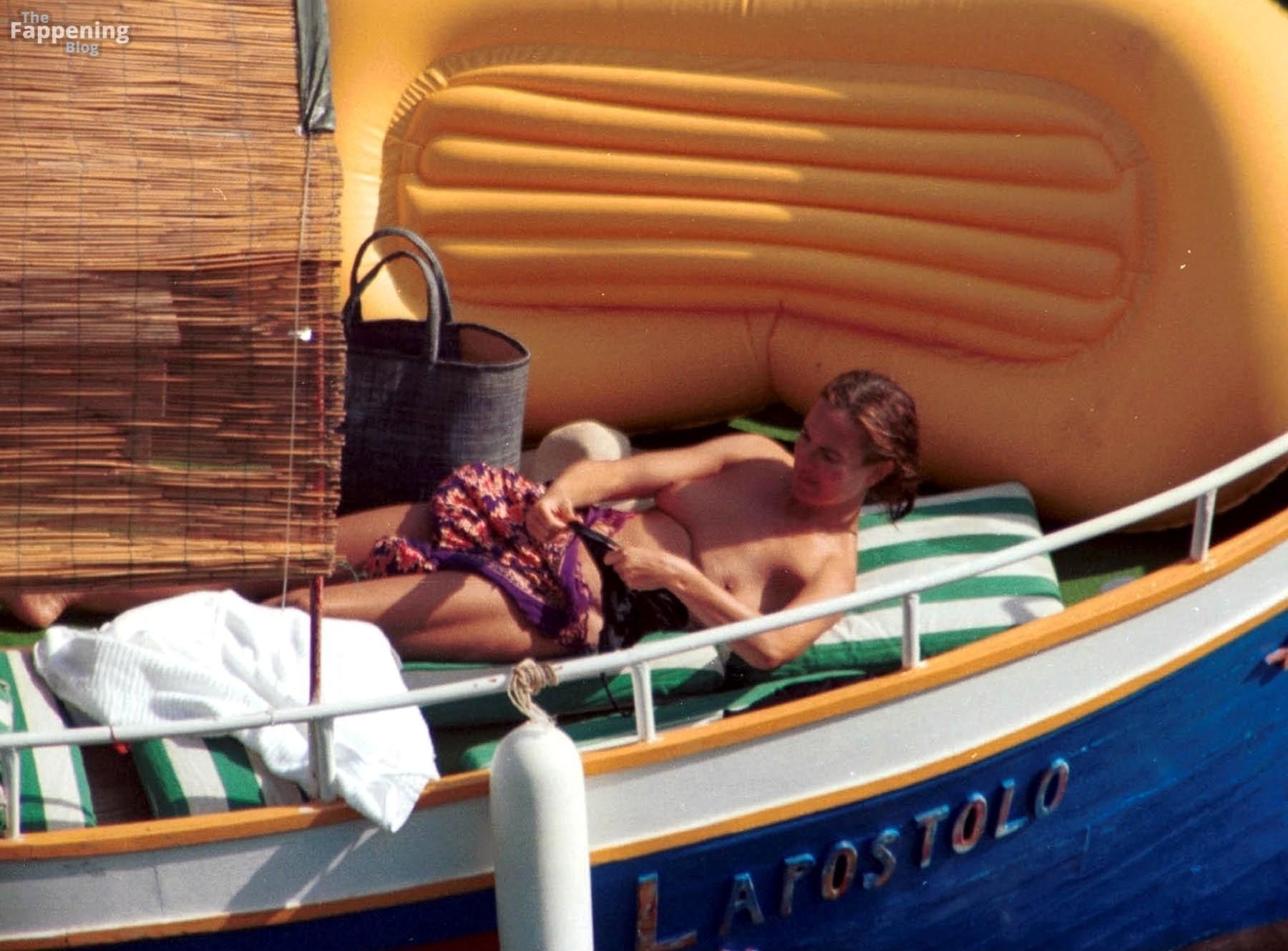 carole-bouquet-24-the-fappening-pics_