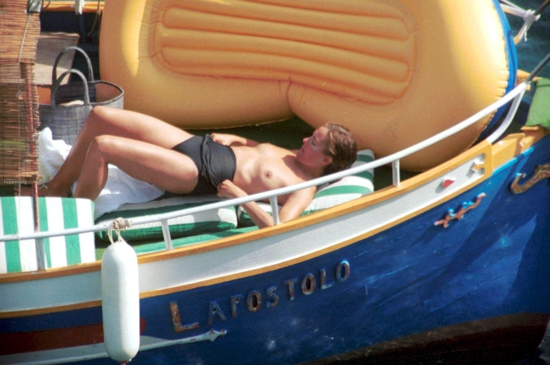 carole-bouquet-562-the-fappening-pics_