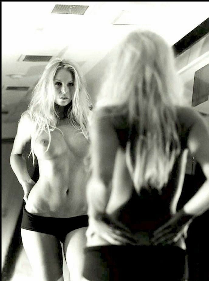 ce4dae777a-the-fappening-pics_-e1762385438626