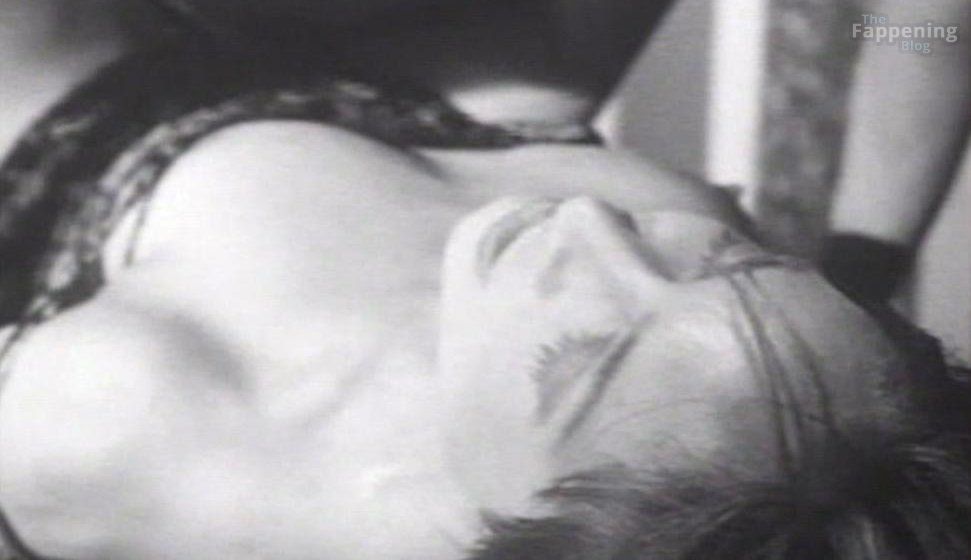 corinne-bohrer-nude-sexy-13-the-fappening-pics