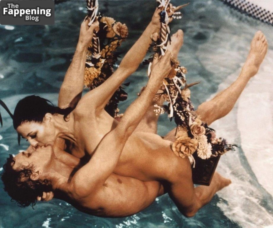 joan-collins-hot-378474-the-fappening-pics_