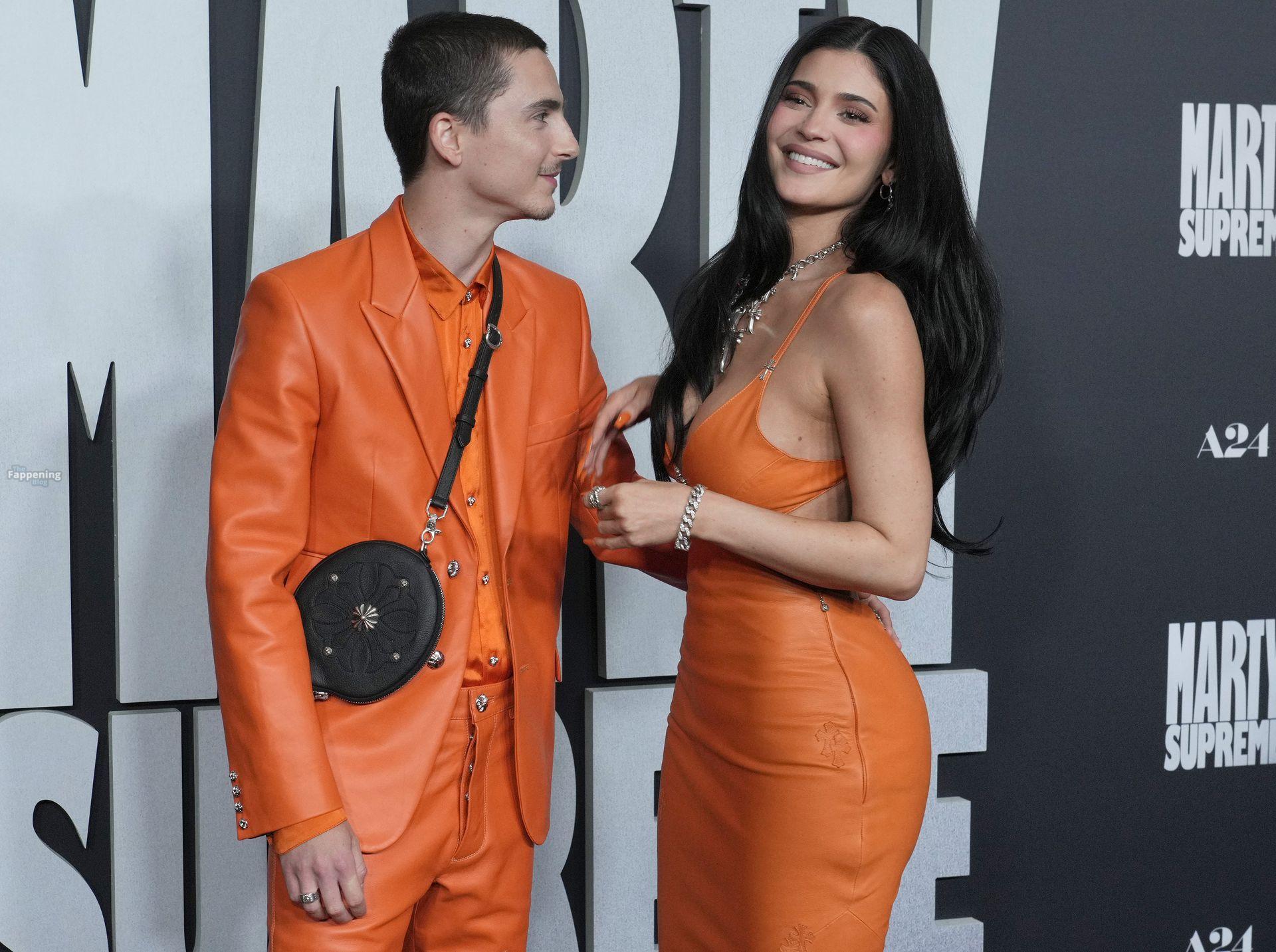 kylie-jenner-70-the-fappening-pics_