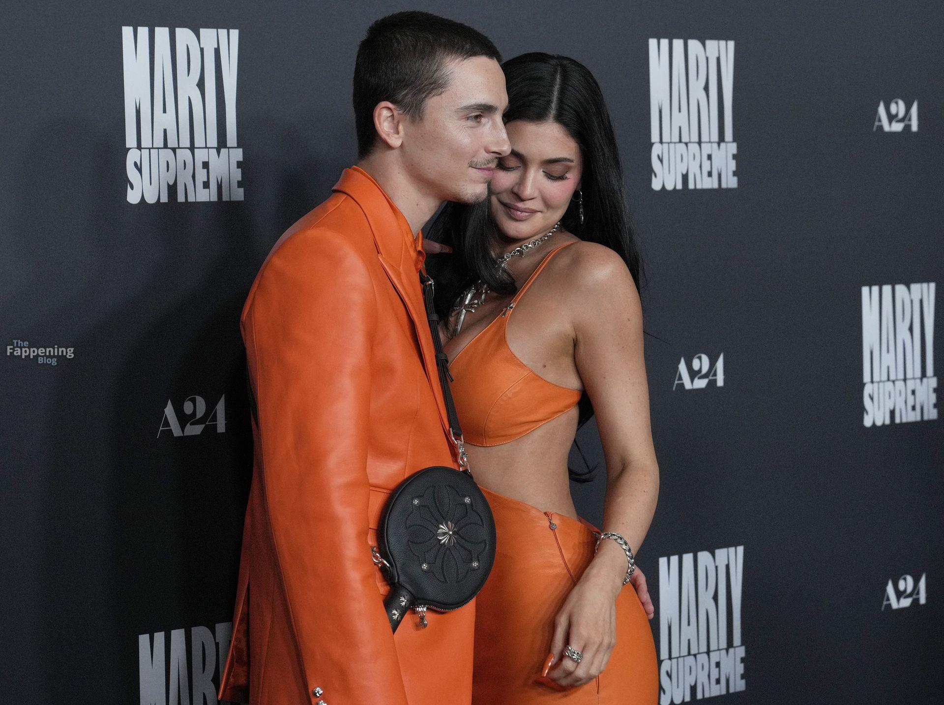 kylie-jenner-86-the-fappening-pics_