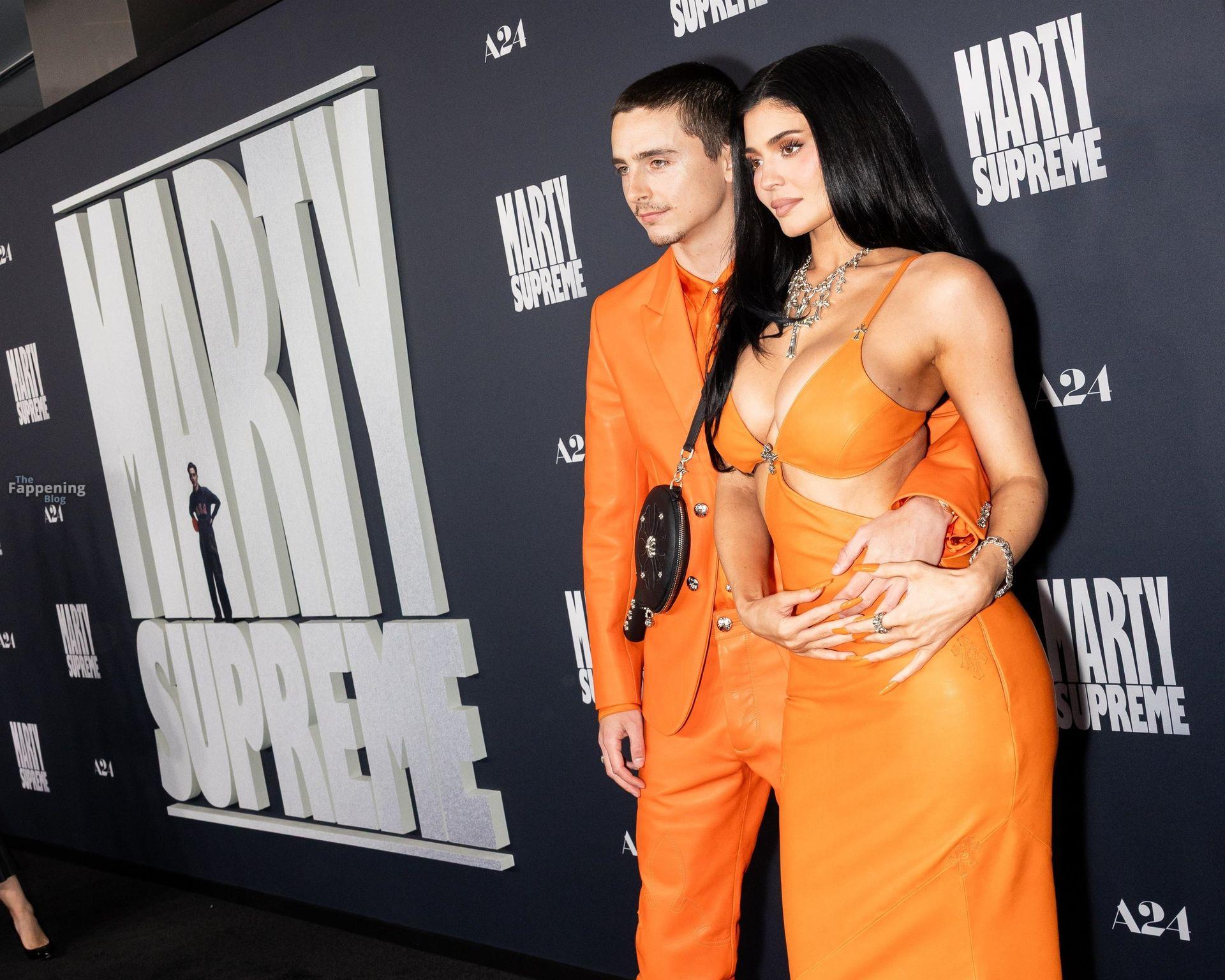 kylie-jenner-sexy-30-the-fappening-pics_