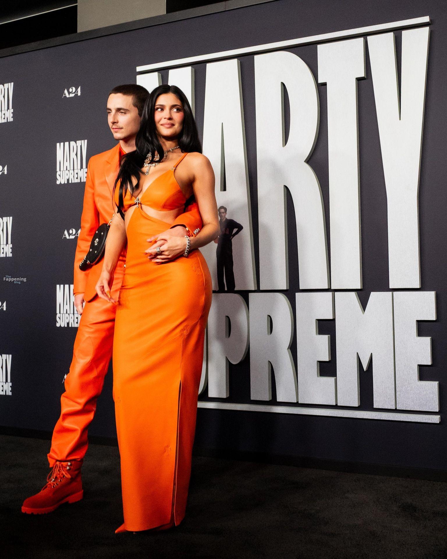 kylie-jenner-sexy-37-the-fappening-pics_