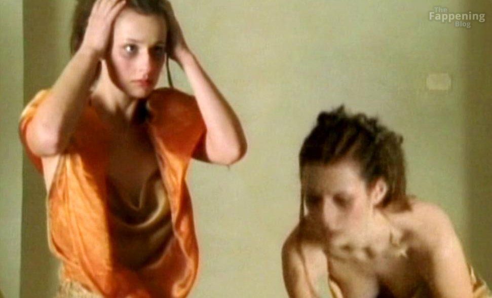 535933b52aeee10b3f37e238541ae7a28efb4c84-the-fappening-pics