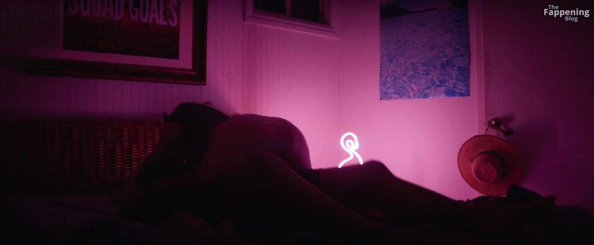 4be18be34ffc1a3db7282a04d810c619aae7f3ca-the-fappening-pics